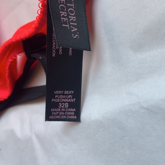 Victoria Secret Very Sexy Push-Up - Picture 3 of 4